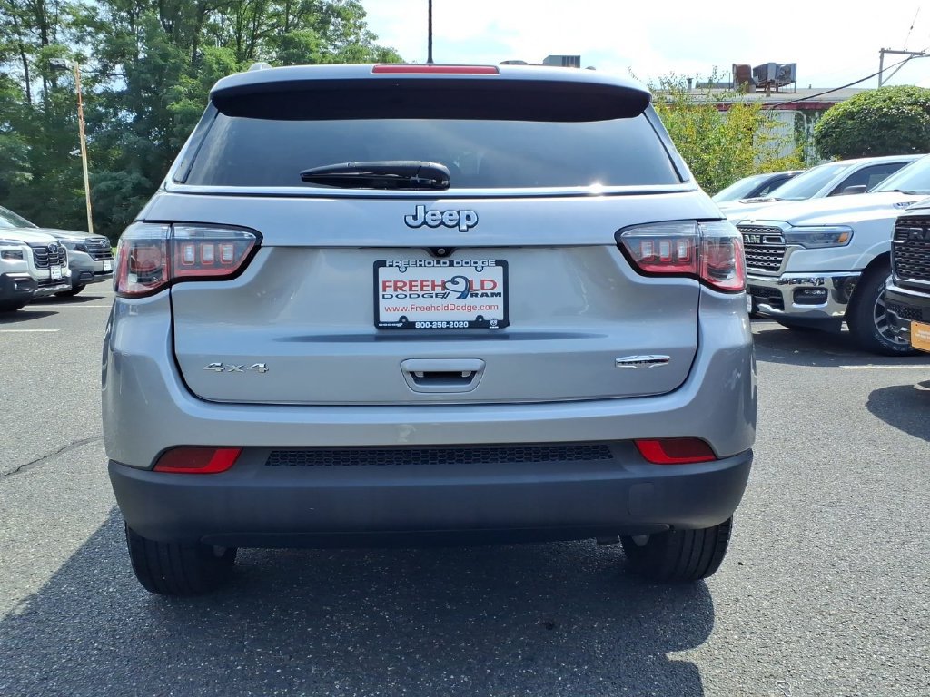Used 2018 Jeep Compass Latitude AWD/4WD image 19