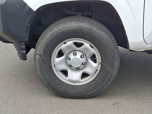 Used 2020 Toyota Tacoma SR image 8