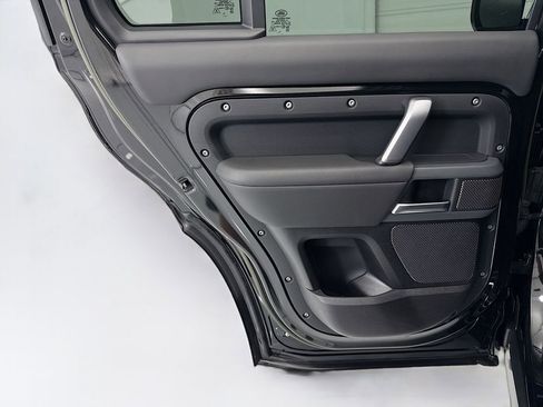 Used 2023 Land Rover Defender 110 X-Dynamic SE image 25