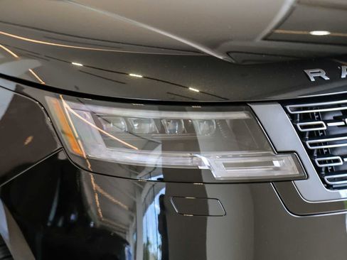 New 2026 Land Rover Range Rover Long Wheelbase SE AWD/4WD image 9