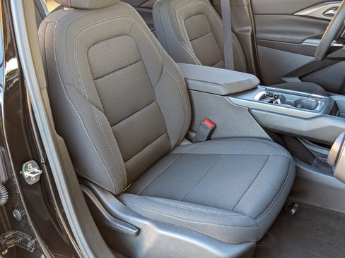 Used 2025 Chevrolet Equinox EV LT image 20