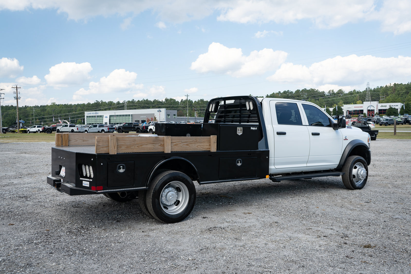 Used 2024 RAM 5500 Tradesman w/ Chrome Appearance Group AWD/4WD image 9