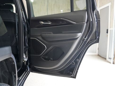 Used 2022 Jeep Grand Cherokee Altitude image 36