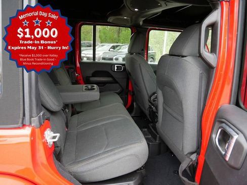 Used 2024 Jeep Wrangler Unlimited Sahara w/ Safety Group AWD/4WD image 9