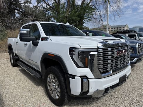 Used 2024 GMC Sierra 3500 Denali w/ Denali Reserve Package AWD/4WD image 2