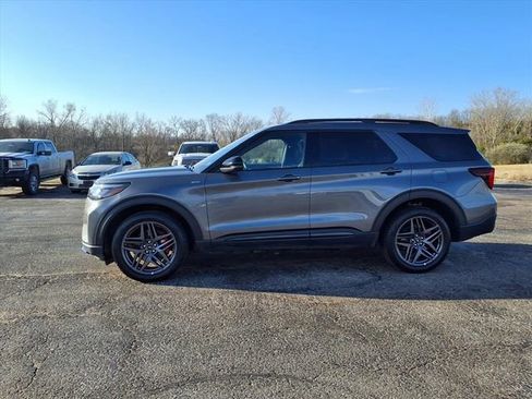 Used 2025 Ford Explorer ST-Line w/ ST-Line Street Pack image 33
