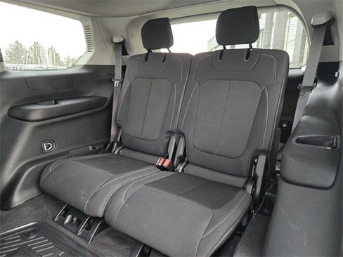 Used 2023 Jeep Grand Cherokee L Laredo image 5