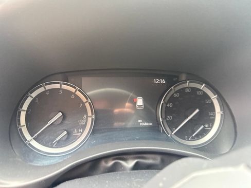 Used 2020 Toyota Highlander Limited FWD image 12