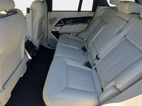 Certified 2025 Land Rover Range Rover SE AWD/4WD image 15
