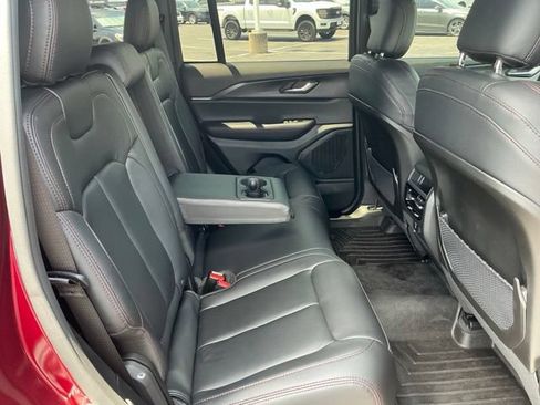 Used 2025 Jeep Grand Cherokee Altitude AWD/4WD image 23