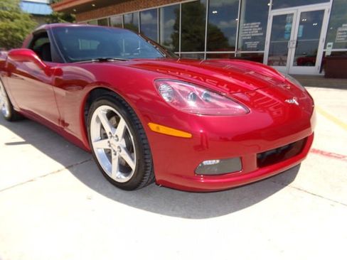 Used 2005 Chevrolet Corvette Coupe w/ Preferred Equipment Group RWD image 4