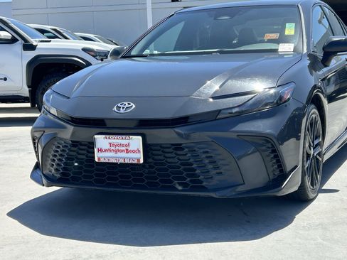 Used 2025 Toyota Camry SE FWD image 7