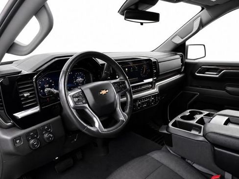 Used 2022 Chevrolet Silverado 1500 LT AWD/4WD image 9