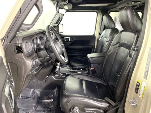 Used 2022 Jeep Wrangler Unlimited Sahara w/ Cold Weather Group image 18