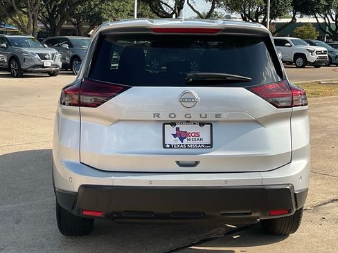 Used 2025 Nissan Rogue SV FWD image 5