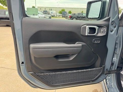 New 2026 Jeep Gladiator Sport AWD/4WD image 8