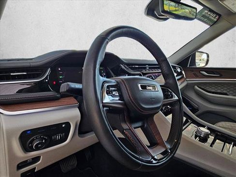 Used 2022 Jeep Grand Cherokee Summit w/ Advanced Protech Group IV AWD/4WD image 9