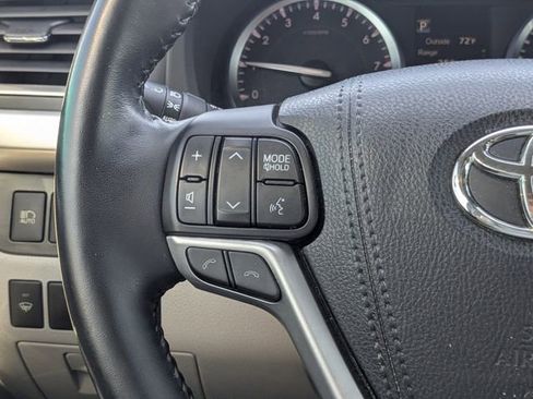 Used 2017 Toyota Highlander XLE image 28