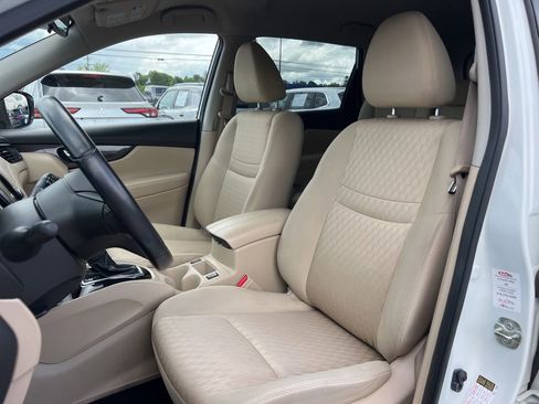 Used 2019 Nissan Rogue SV w/ Premium Package AWD/4WD image 18