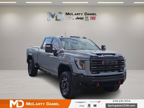 Used 2025 GMC Sierra 2500 AT4X image 1