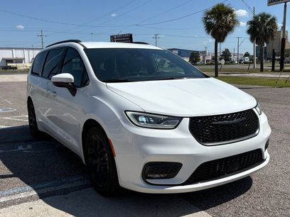 Used 2023 Chrysler Pacifica Touring-L w/ S Appearance Package