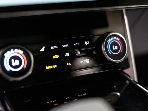 Used 2023 Land Rover Range Rover SE image 16