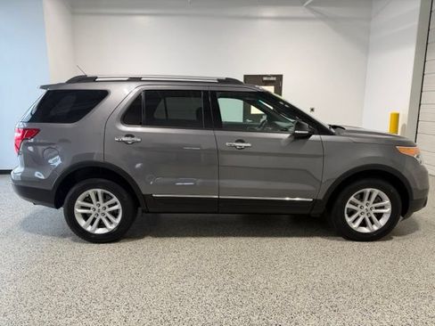 Used 2014 Ford Explorer XLT w/ Equipment Group 201A AWD/4WD image 35