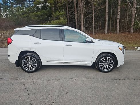 Used 2023 GMC Terrain Denali image 6