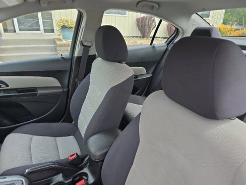 Used 2014 Chevrolet Cruze LS image 18