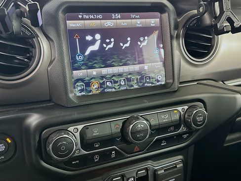 Used 2023 Jeep Gladiator Sport AWD/4WD image 24
