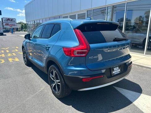 Used 2025 Volvo XC40 B5 Core AWD/4WD image 3