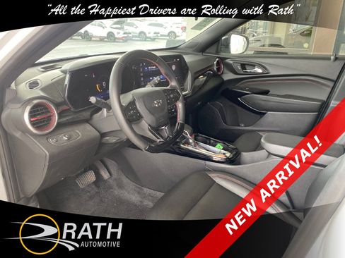 Used 2024 Chevrolet Trax RS w/ Sunroof Package image 12