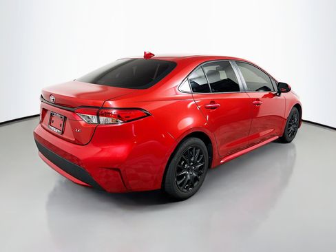 Used 2021 Toyota Corolla LE image 4
