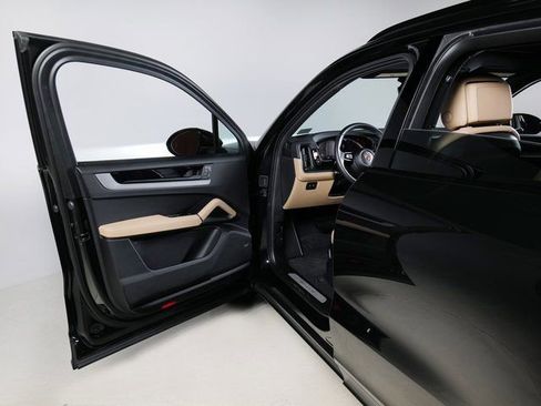Used 2025 Porsche Cayenne image 24