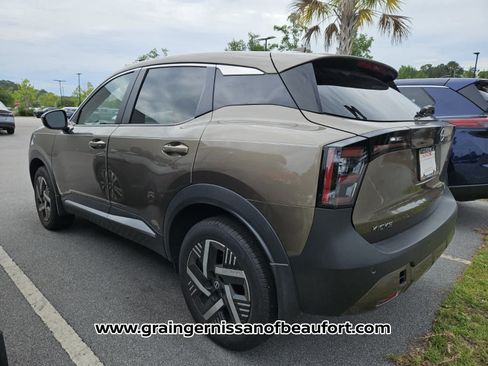 Used 2025 Nissan Kicks SV FWD image 6