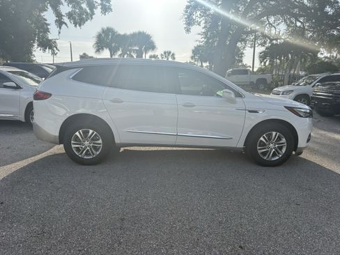 Used 2020 Buick Enclave Essence w/ Sound and Sites Package FWD image 8