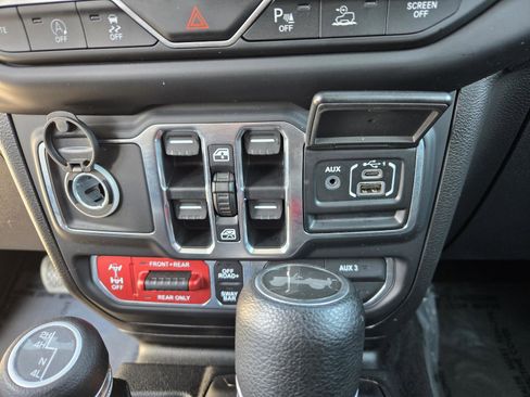 Used 2021 Jeep Wrangler Unlimited Rubicon image 14