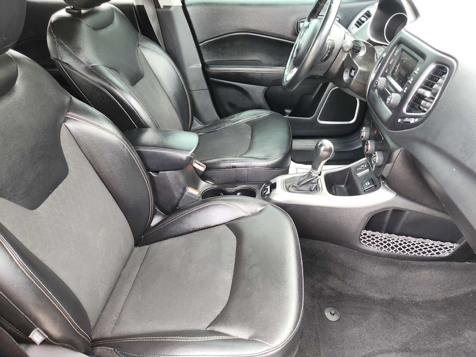 Used 2018 Jeep Compass Latitude FWD image 14