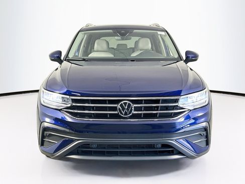 Used 2024 Volkswagen Tiguan SE FWD image 2