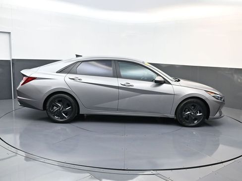 Certified 2023 Hyundai Elantra SEL image 2