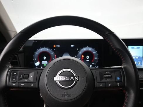 Used 2025 Nissan Kicks SR AWD/4WD image 14