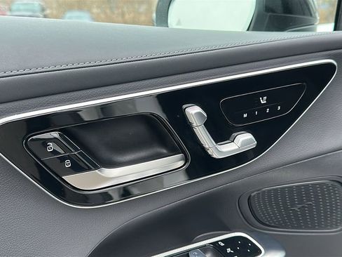 Used 2024 Mercedes-Benz GLC 300 4MATIC image 9