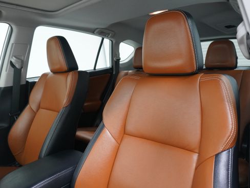 Used 2018 Toyota RAV4 Limited FWD image 10