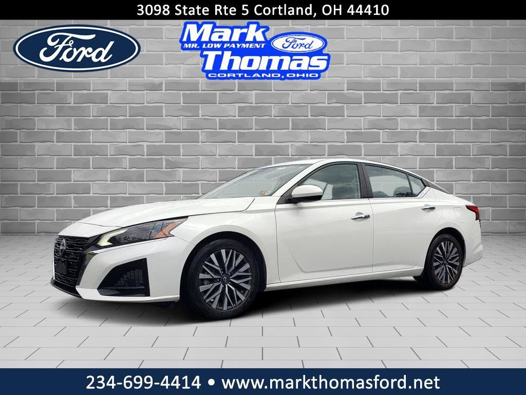 Used 2023 Nissan Altima 2.5 SV FWD image 1