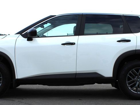 Used 2023 Nissan Rogue S AWD/4WD image 7