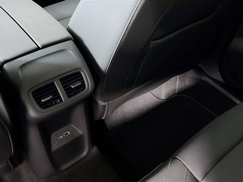 Used 2023 Buick Envision Essence image 24