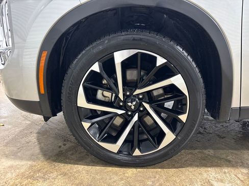 Used 2024 Mitsubishi Outlander SE Black Edition image 9