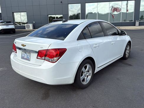 Used 2016 Chevrolet Cruze LT image 2