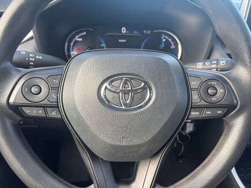 Used 2025 Toyota RAV4 LE image 25