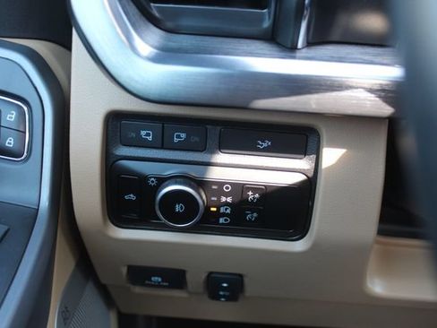 Used 2023 Ford F250 Lariat w/ Lariat Ultimate Package AWD/4WD image 28